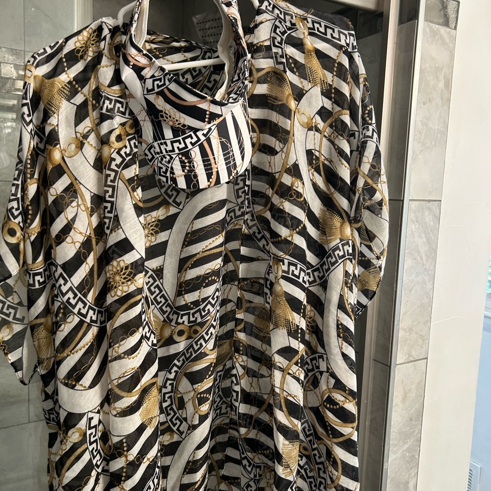 Never worn beach hat and swimsuit cover set